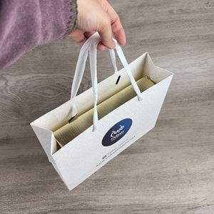 Bolsas de Papel Blancas Premium para Compras - Empaque Impreso a Color Personalizado para Regalos de Lujo y Mercancía de Marca - Product Image 5