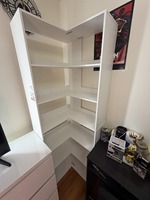 Étagère à livres en bois autoportante à 6 niveaux, blanche personnalisée, en forme de L, avec garde-corps pour la maison
