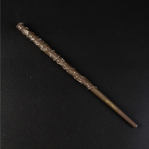 <span class=keywords><strong>Baguette</strong></span> <span class=keywords><strong>Magique</strong></span> Classique du Monde des Sorciers, Accessoire <span class=keywords><strong>de</strong></span> Cosplay, Ornement Décoratif pour Costume d'École <span class=keywords><strong>de</strong></span> Magie - Product Image 6
