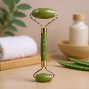 Rouleau de jade Myrva à double extrémité pour le massage du visage et les soins de la peau - Product Image 2