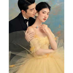 Off The Shoulder Yellow Tulle Ball Gown Wedding Dress Empire Waistline Strapless Vintage Princess Style For Photo Studio - Product Image 4