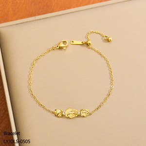Leicht Luxuriöses Vielseitiges Anlaufbeständiges 18k Vergoldetes Edelstahl Zirkon Blumen-Schleifenanhänger Armband für Damen - Product Image 3