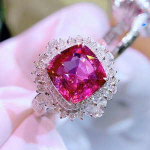 Anello con pietra rossa per donna, elegante stile con pietre colorate, gioielli alla moda per celebrazioni - Product Image 1
