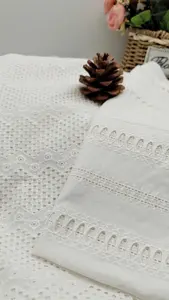 China Textiel Wit Geborduurd Zwitserse Voile Oogje 100% Katoenen Borduurstof Voor Vrouwen Jurk