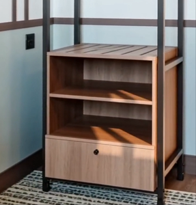 Armoire autoportante en placage de noyer avec cadre métallique noir, système d'organisation de rangement stable et robuste, idéale pour appartement locatif et Airbnb - Product Image 4