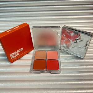 Paleta de 4 Colores de Rubores Mate Ultra Pigmentados + Rubores de Alto Brillo en Fórmula Ligera Hu - Product Image 5