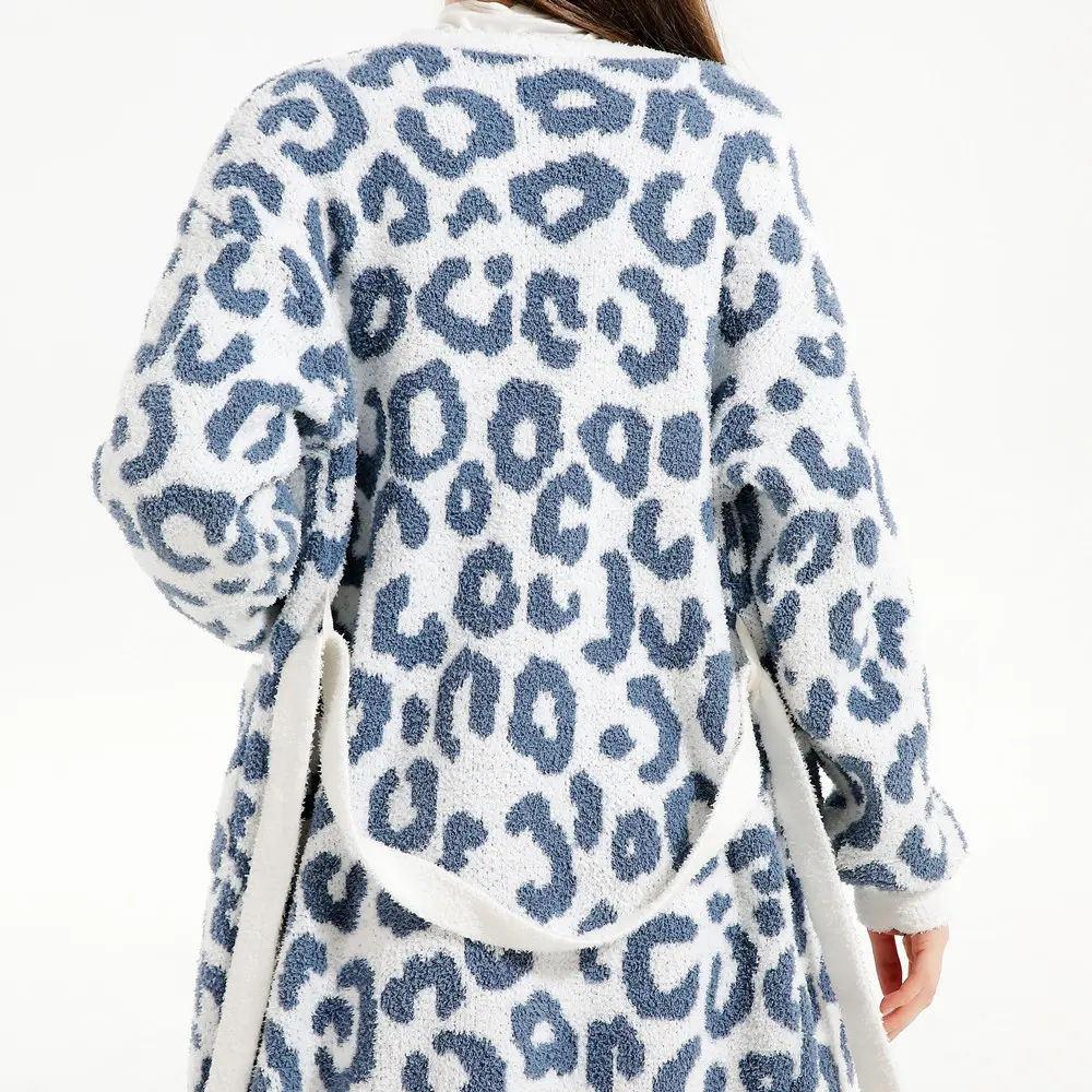2022 Custom night robe long sleeve winter flannel homewear cute loungewear towel leopard fleece robes women