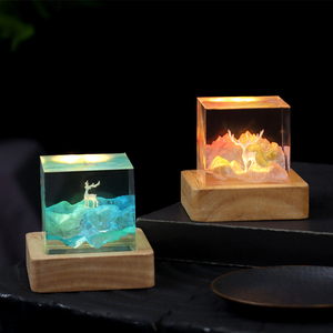Lámpara de Noche de Resina Hecha a Mano con Diseño de Montaña Dorada y Alce, Lámpara de Escritorio LED USB de Madera Natural para Decoración del Hogar - Product Image 3