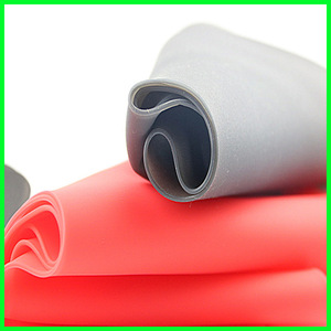 Capa de peluquería de silicona antiadherente para cortar, teñir y peinar el cabello - Product Image 4
