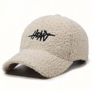 Casquette de baseball tendance pour femme, en polyester, avec logo brodé personnalisé, douce, chaude et moelleuse, idéale pour l'hiver – Nouvelle collection en gros - Product Image 5