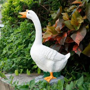 Offre Spéciale : Statue d'oie réaliste en résine blanche OEM avec base en roche grise, bec et pattes orange, décoration de jardin extérieur pour bassins de jardin - Product Image 4