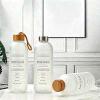 Bouteilles en verre transparentes multi-capacités avec logo personnalisé, réutilisables, pour l'eau potable, avec bouchon à vis en métal, fournitures hôtelières
