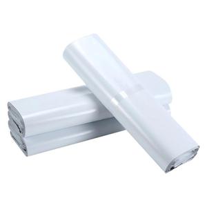 Sac de coursier Maidette 14 mil en polyéthylène blanc auto-adhésif pour l'emballage logistique - Product Image 1