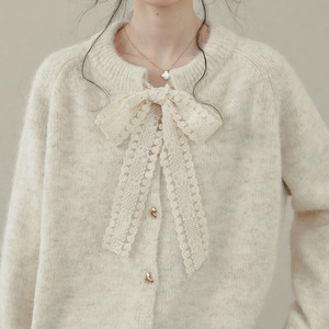 <span class=keywords><strong>Cardigan</strong></span> da donna in maglia pelosa color crema con fiocco in pizzo e bottoni dorati - Product Image 5