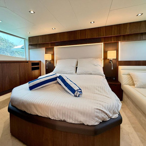 Pre-owned 2022 <span class=keywords><strong>galeon</strong></span> 510 bầu trời thể thao-cầu du thuyền deep-v IPS-650 vỏ, có thể thu vào Hard-Top & sẵn sàng Cổ Phiếu - Product Image 5