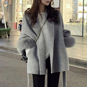 เสื้อโค้ทขนสัตว์แบบโอเวอร์ไซส์สำหรับผู้หญิง ฤดูใบไม้ร่วง ฤดูหนาว แบรนด์ Jancoco แต่ง<span class=keywords><strong>ขน</strong></span>ฟ็อกซ์ที่ข้อมือ พร้อมเข็มขัด สำหรับ OEM - Product Image 1
