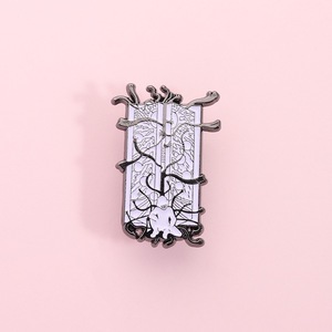 Spilla in metallo smaltato ispirata all'anime Fullmetal Alchemist, accessorio distintivo in metallo ispirato ai cartoni animati giapponesi - Product Image 2