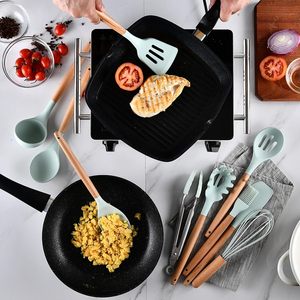 ชุดอุปกรณ์ครัวซิลิโคนด้ามไม้พร้อมโลโก้สั่งทำพิเศษ ทนความร้อน - Product Image 4
