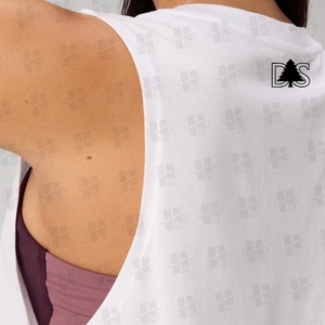 Débardeur blanc personnalisable sans manches à ourlet incurvé et dos nageur en CVC respirant pour femme, idéal pour la gym, le fitness et la boxe - Product Image 4