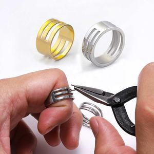 Koop Er Een En Krijg Er Een Roestvrijstalen Springring Openend Sluitende Vinger Sieraden Gereedschap Kraal Tang Voor Gereedschap Diy Sieraden Maken - Product Image 1