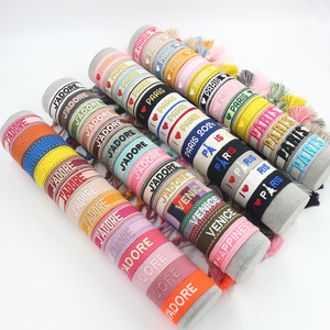 กำไลผ้าโพลีเอสเตอร์สำหรับผู้ชายผู้หญิงสายรัดแบบถักลายสีสันสวยงาม - Product Image 1