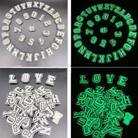 Breloques Lumineuses Personnalisables en Gros pour Chaussures, Lettres Fluorescentes en PVC, Pins 2D pour Sabots, Accessoires de Décoration Fluorescents en Vrac