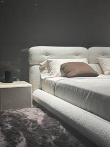 Lit double moderne <span class=keywords><strong>et</strong></span> simple en bois de pin <span class=keywords><strong>et</strong></span> tissu, style italien minimaliste, pour chambre principale, avec <span class=keywords><strong>matelas</strong></span> de 1800 mm, idéal pour les gîtes <span class=keywords><strong>et</strong></span> hôtels - Product Image 4
