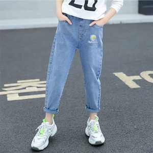 2025 nuovi Jeans Casual da ragazza <span class=keywords><strong>pantaloni</strong></span> lunghi per bambini graziosi cartoni animati stampa diretta vendite di fabbrica per la primavera autunno stagione all'ingrosso - Product Image 2