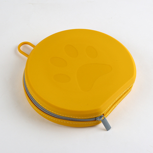 Tazón Plegable de Silicona para Perros, Portátil, con Cierre y Diseño en Relieve, para Viajes, Comida y Agua para Mascotas - Product Image 1