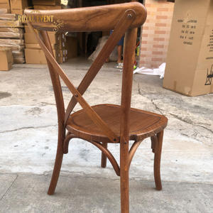 Chaises à dossier croisé en bois durable de style ferme classique, <span class=keywords><strong>location</strong></span> de chaises pour <span class=keywords><strong>mariage</strong></span>, chaises à dossier croisé en résine imitation bois - Product Image 1