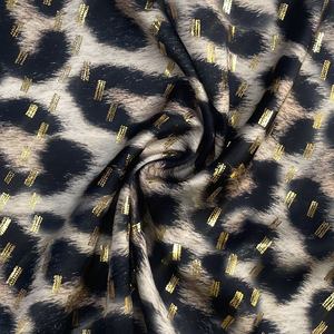 Tela de impresión de lámina de satén de Spandex suave personalizada para ropa de moda moderna - Product Image 4