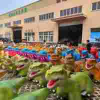Achetez un scooter dinosaure animatronique en métal personnalisable pour une utilisation parent-enfant dans les parcs à thème dinosaures réalistes, les centres commerciaux et les aéroports