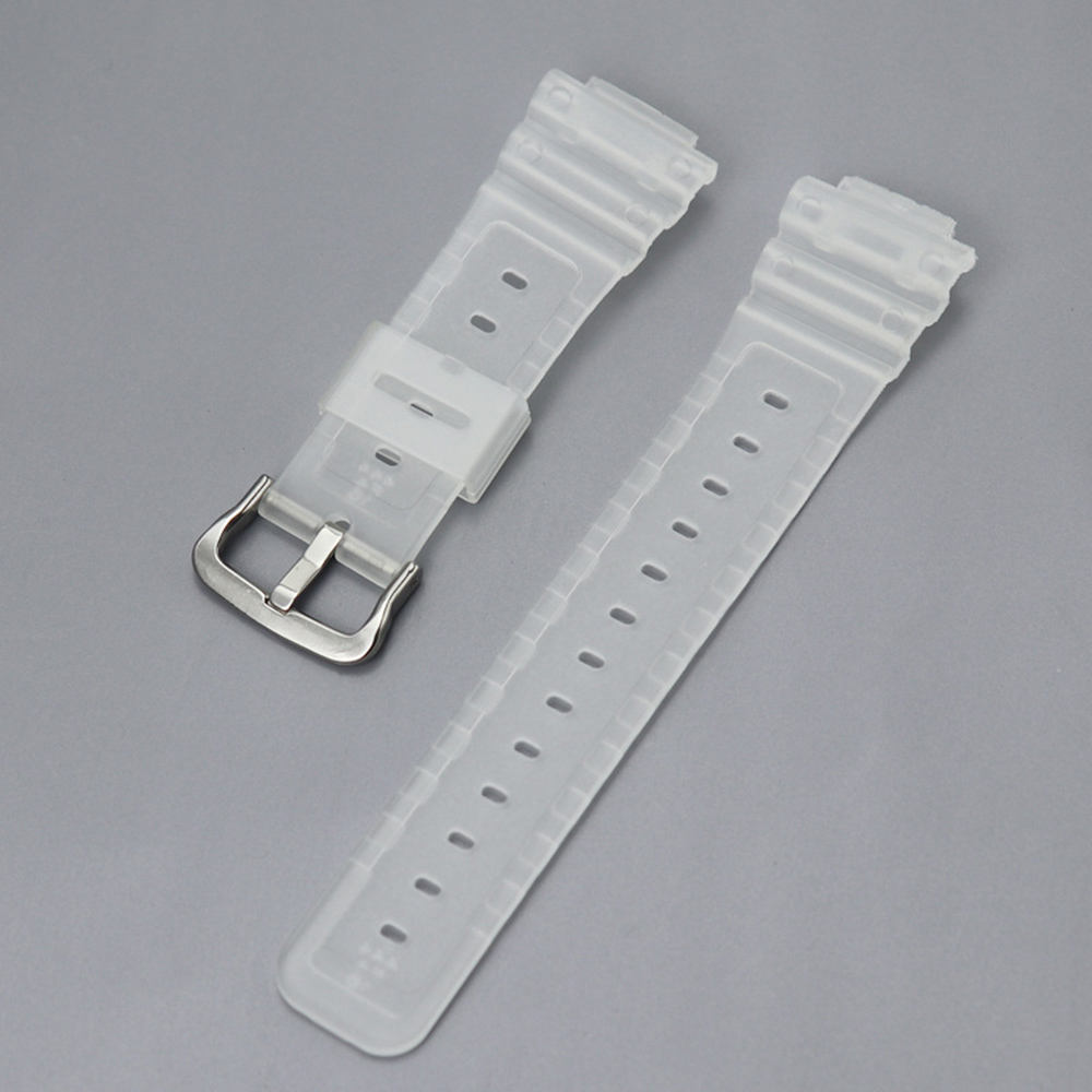 ใสพร้อมหัวเข็มขัดสีเงิน