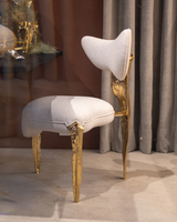 Chaise de salle à manger de luxe avec base en laiton au design artistique haut de gamme, fauteuil en tissu texturé, chaises d'appoint pour la maison et les restaurants de luxe