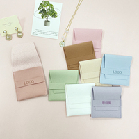 Pochette à Bijoux Luxe en Microfibre 8x8cm avec Logo Gaufré, Petite Enveloppe Cadeau pour Colliers et Bracelets, Sac à Bijoux