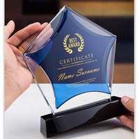 Trophée de logo personnalisé en gros d'usine Médaille de cristal étoile à cinq branches personnalisée fabriquée à la main en verre avec plaque gravée gratuite