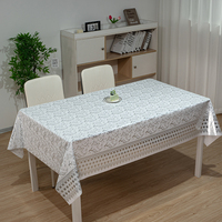 Nappe rectangulaire en PVC RNPT motif floral argenté, lavable et anti-taches, par le fabricant Toalha De Mesa