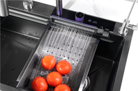 Évier de cuisine gris anthracite au design moderne avec robinet cascade en acier inoxydable, lavabo multifonctionnel à poser sur comptoir