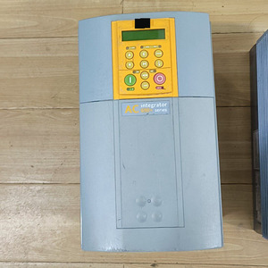 690PC/0075/400/0/0/0/0/B00/0 690-432160C0-B00P00-A400 Variador de Frecuencia CA de 7.5KW - Product Image 2