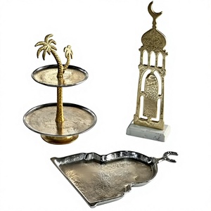 Support à gâteau en métal fait main à 2 niveaux avec motif palmier, finition dorée, plateau de service multi-niveaux, vaisselle décorative pour la maison - Product Image 1