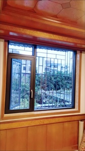 Ventana Lateral Abatible de Aluminio con Rotura de Puente Térmico PA66 Antivaho Salino para Villa Costera - Product Image 2