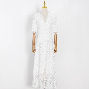 Nouvelle féminité Style français luxe col en v demi manches blanc balançoire crochet fleur femmes <span class=keywords><strong>Aline</strong></span> <span class=keywords><strong>d</strong></span>écontracté creux élégant dentelle dame robe - Product Image 2