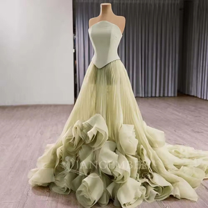 Robe de soirée élégante verte sans bretelles avec fleurs 3D, longueur ras du sol, pour mariage, bal de promo, anti-statique, pour invitées Rsm251011 - Product Image 2