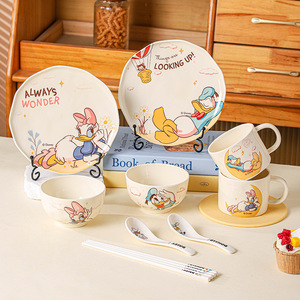 Ensemble de vaisselle en céramique <span class=keywords><strong>Mickey</strong></span> & Minnie 5 pièces (<span class=keywords><strong>assiette</strong></span> + bol + tasse + cuillère + baguettes), ensemble de vaisselle de dessin animé, cadeau - Product Image 4