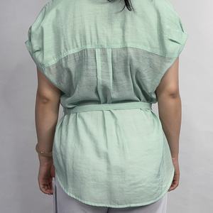 เสื้อผู้หญิงลำลองผ้าฝ้ายลินินแฟชั่นใหม่ เสื้อเชิ้ตแขนสั้นสีพื้นสำหรับฤดูใบไม้ผลิและฤดูร้อน ดีไซน์เรียบหรูแบบครอปท็อป - Product Image 2