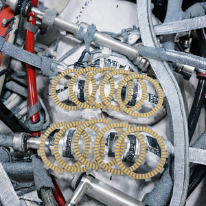 Disco de Embrague de Fibra de Carbono OEM para Motocicleta, Sistema de Carrocería para Z250 para <span class=keywords><strong>250</strong></span> 2011-2013 <span class=keywords><strong>Hyosung</strong></span> GT250/GT <span class=keywords><strong>250</strong></span> - Product Image 3