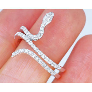 Anello di Diamanti F132 in Oro Bianco, Taglio Brillante Rotondo, Colore D Naturale, Gioiello di Lusso per Fidanzamento Femminile - Product Image 2