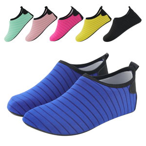 Campione gratuito a piedi nudi Slip On <span class=keywords><strong>mare</strong></span> scarpe leggere in pelle spiaggia acqua scarpe da <span class=keywords><strong>uomo</strong></span> e donna scarpe da acqua ad asciugatura rapida Yoga - Product Image 2