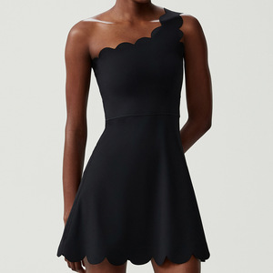 Robe de tennis asymétrique en dentelle avec logo personnalisé pour femme, coupe ajustée, grandes tailles, poches latérales, ensemble de tennis respirant pour le pickleball - Product Image 2