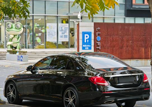 <span class=keywords><strong>Mercedes</strong></span>-Benz Classe E d'occasion 2017 E-300 Sports Berline automatique essence sièges en cuir foncés - Product Image 5